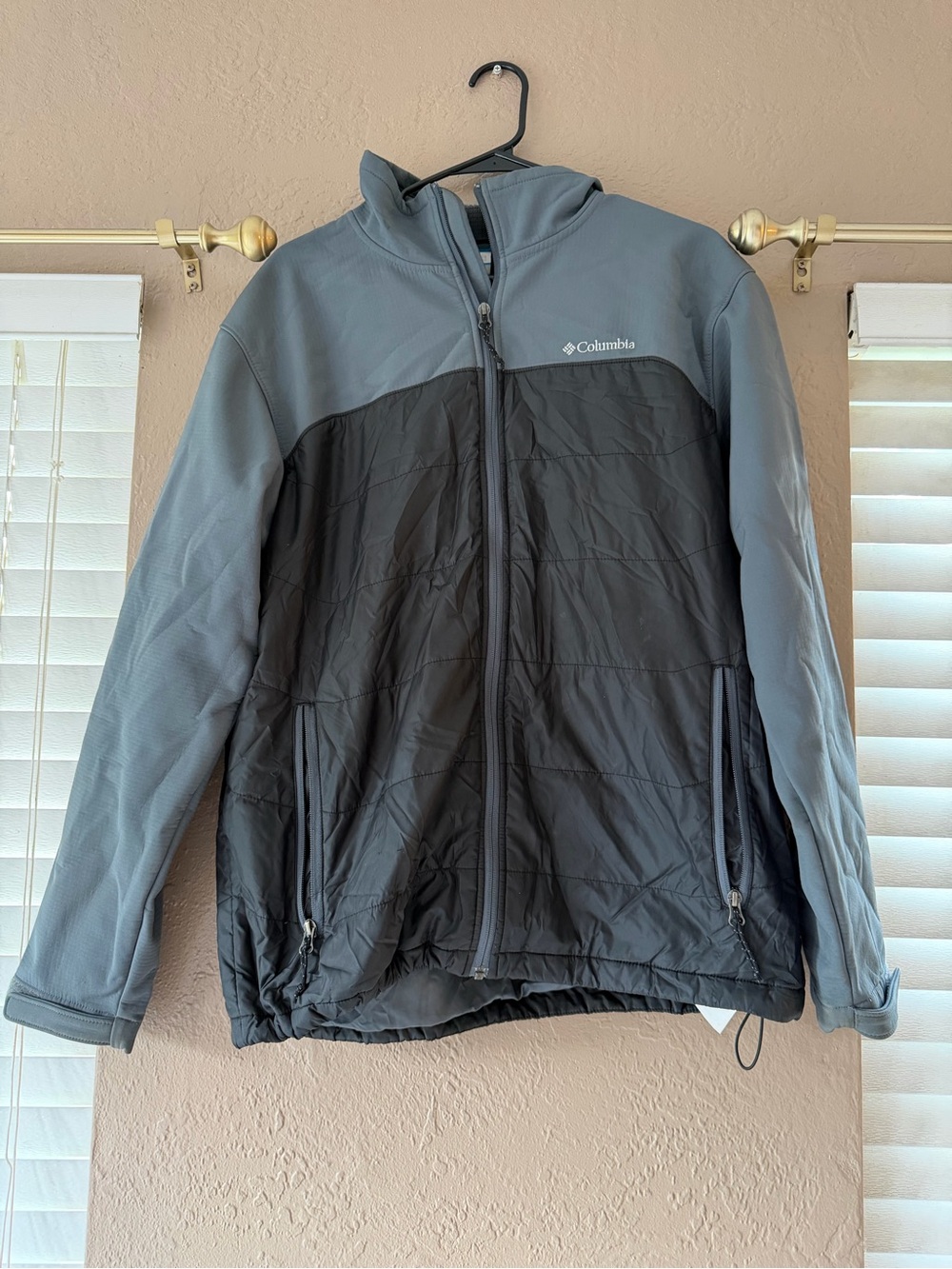 Columbia Men’s Gray and Black Insulated Performance Jacket